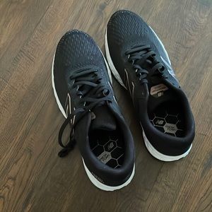 New Balance size 7.5